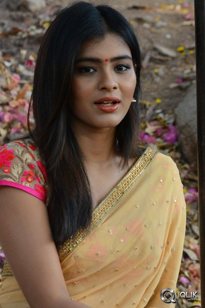 Hebah-Patel-at-Nenu-Naa-Boy-Friends-Movie-Opening